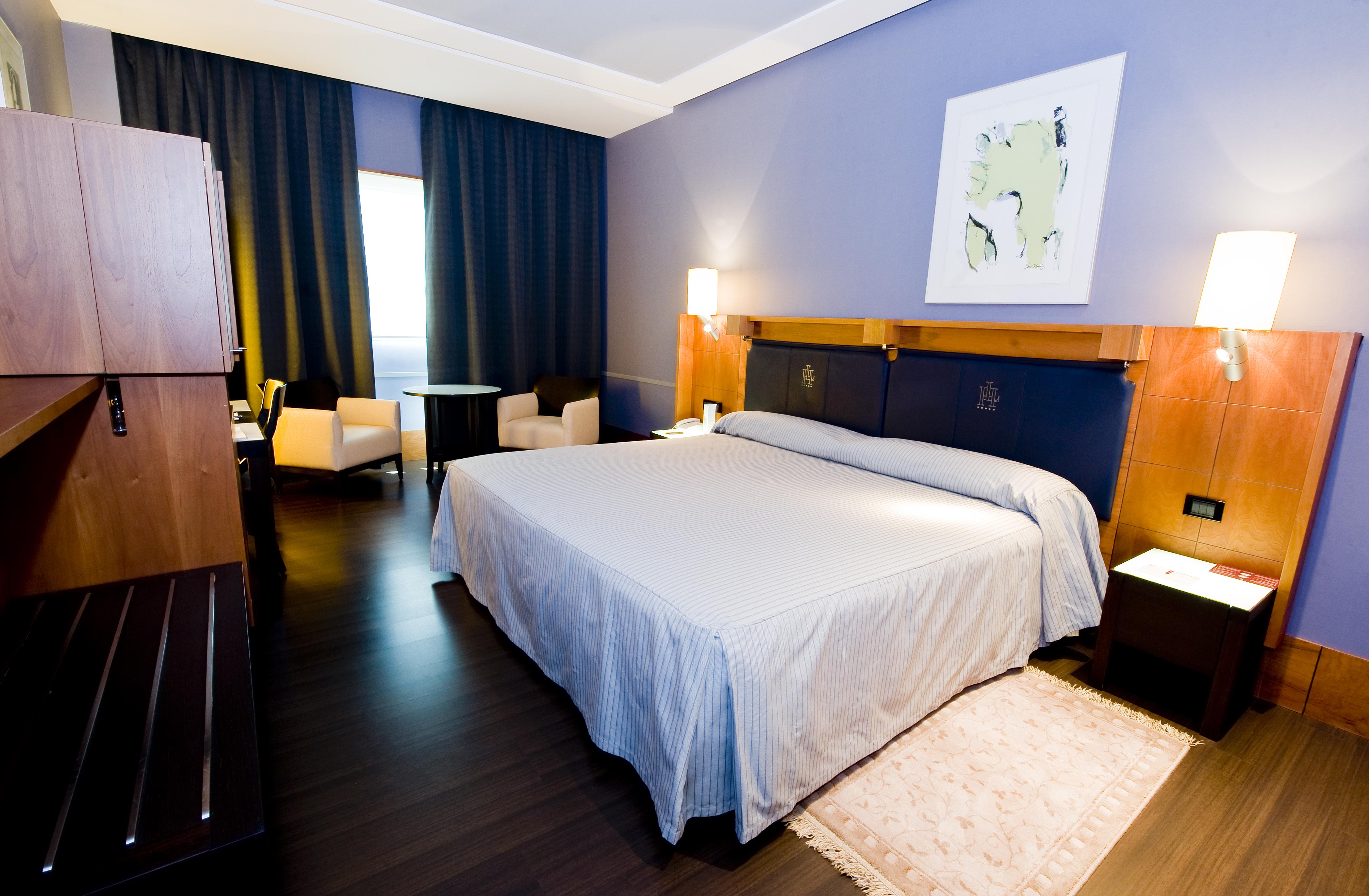 Gran Hotel Lakua Vitoria-Gasteiz Room photo A room at the hotel