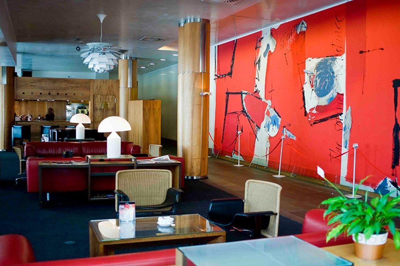 Gran Hotel Lakua Vitoria-Gasteiz Exterior photo The interior of the lounge