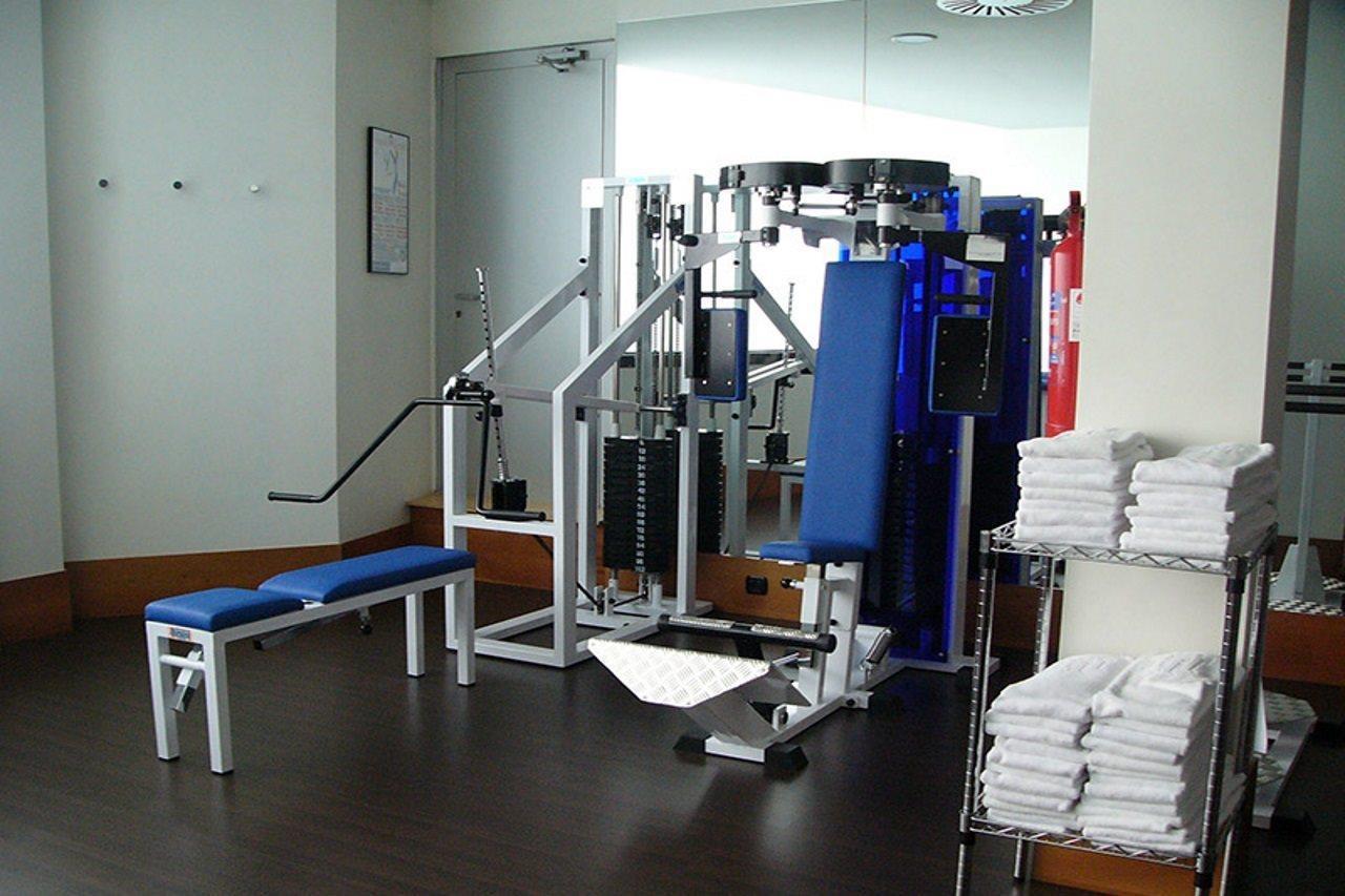 Gran Hotel Lakua Vitoria-Gasteiz Exterior photo A leg press machine